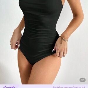 SHEIN Black Sleeveless Bodysuit